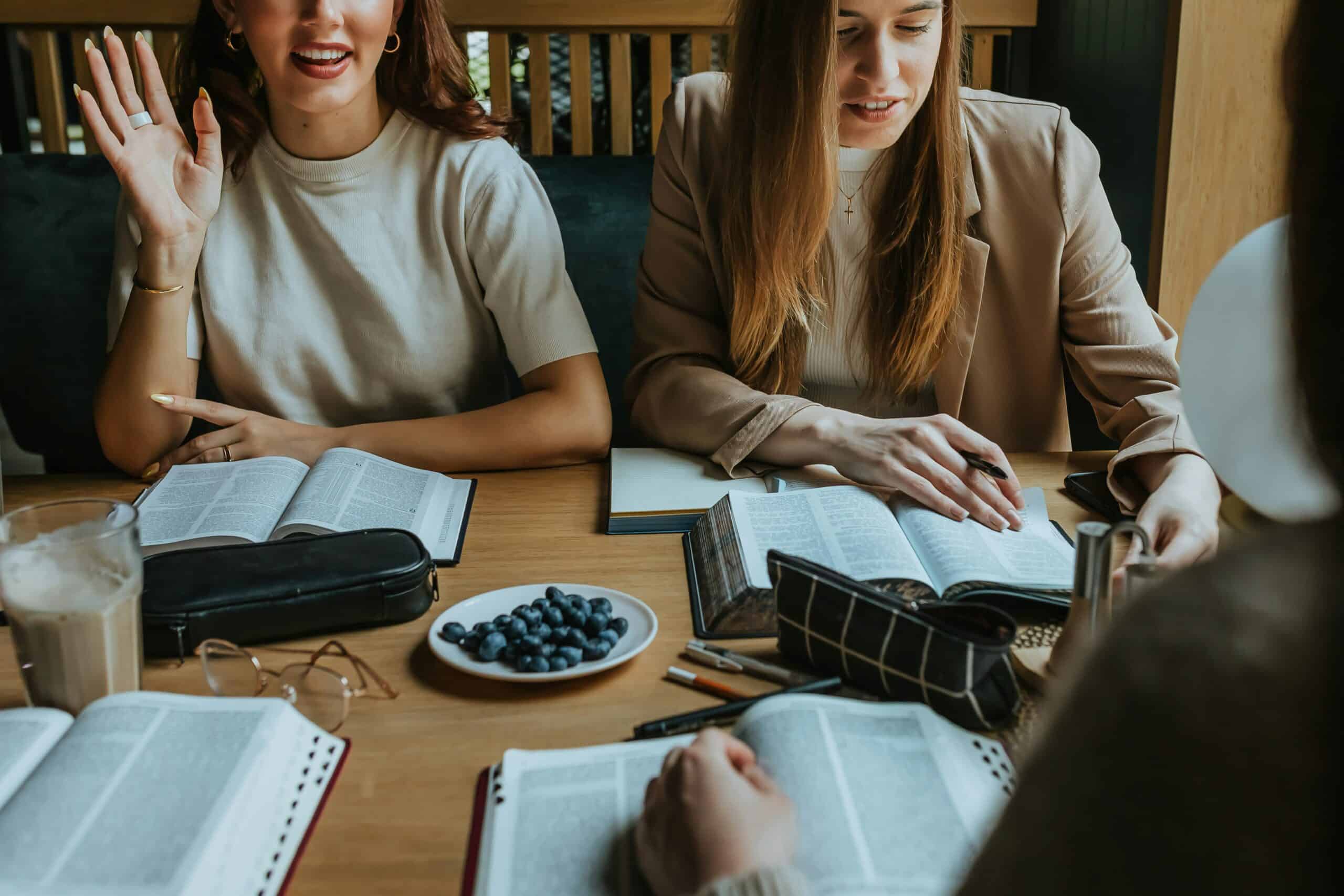 daiga-ellaby-VSOgrNVV9Cg-unsplash